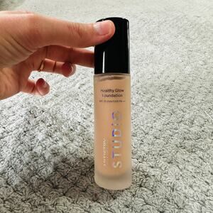 Amway Artistry STUDIO Healthy Future Glow Foundation SPF 15 Chiffon 30ML Light